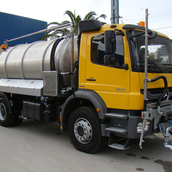 Tunnels washing truck